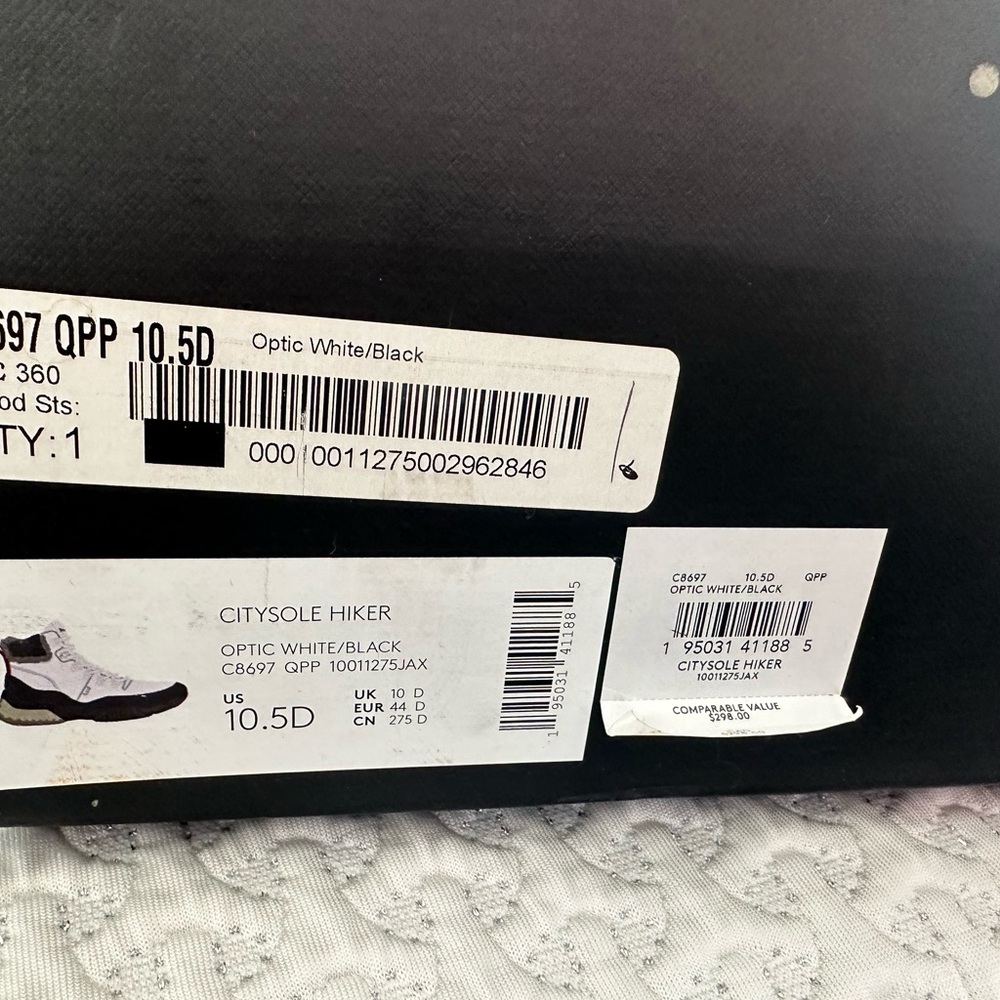 Stylish Black and White Men's Sneakers - Picture 3 of 3